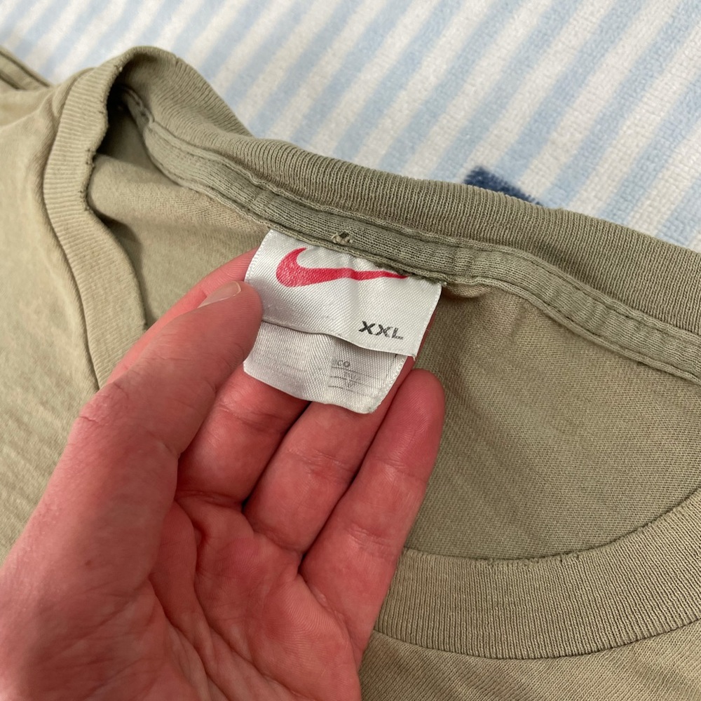 Vintage distressed Nike embroidered swoosh tan short sleeve tee shirt - Picture 8 of 16
